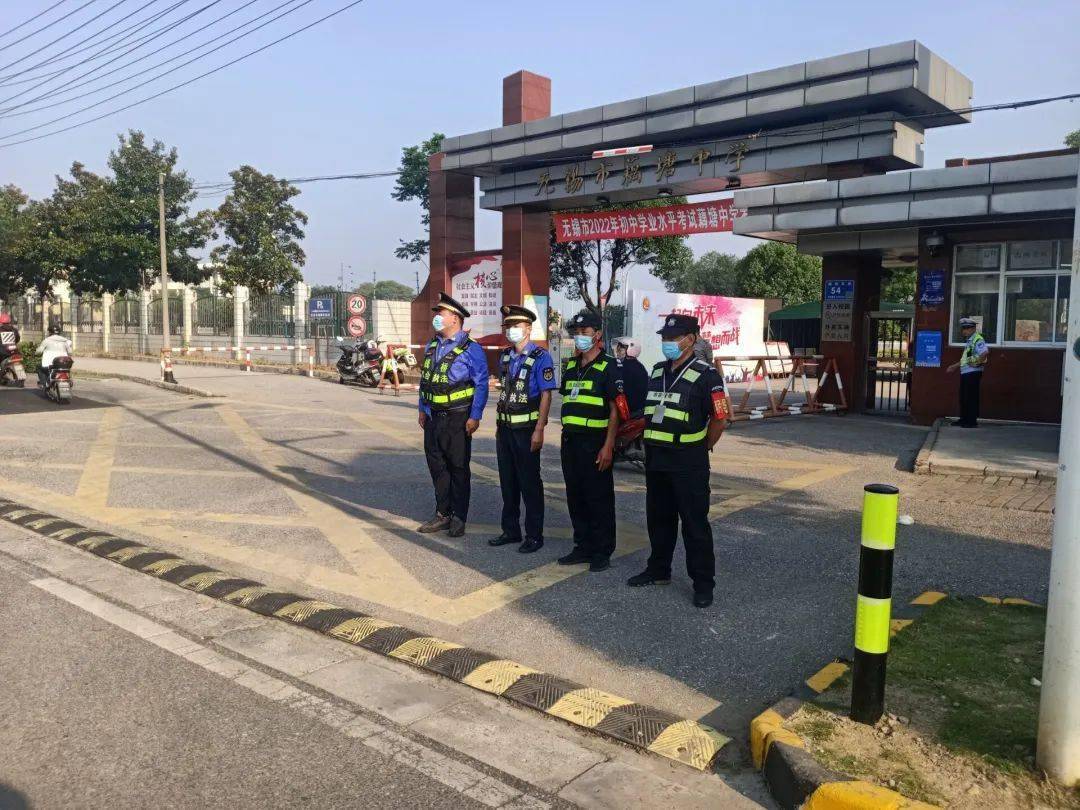 上午胡埭中学考点这一幕