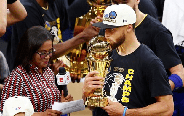 勇士队第七次夺得nba总冠军库里当选fmvp