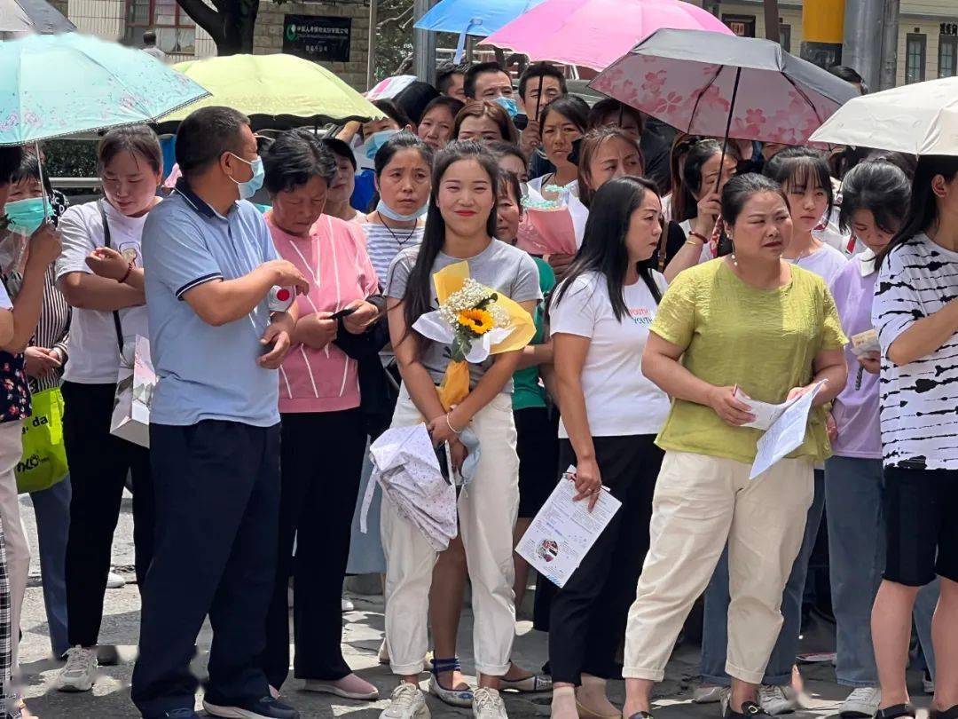中考首日直击武都区7132名考生奔赴考场