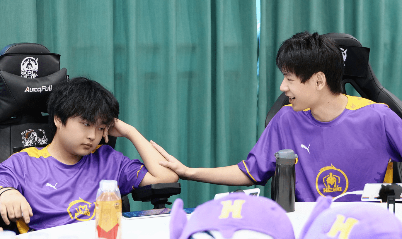 hero三连胜星痕发文称无畏真的很棒这运营久哲看了都得摇头