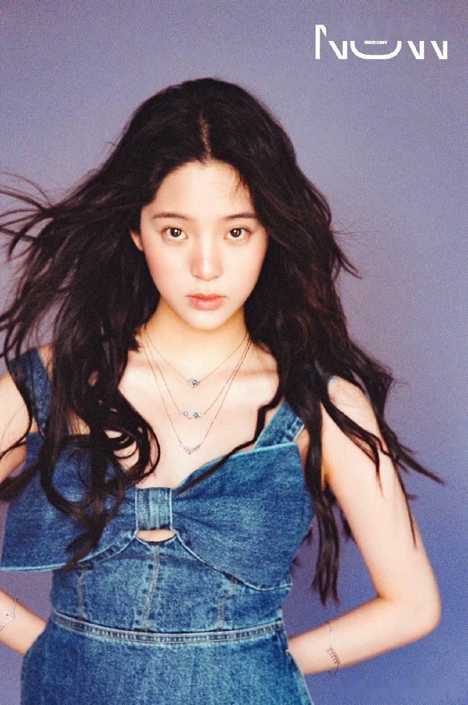 欧阳娜娜午后夏日大片好靓丽微卷长发搭衬衫诠释少女梦幻