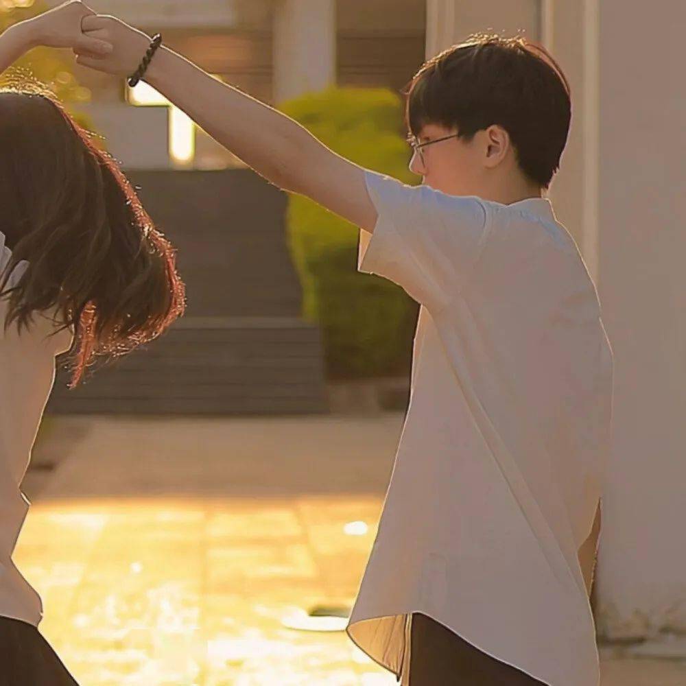 情头为什么不能随便摸女孩子的腰