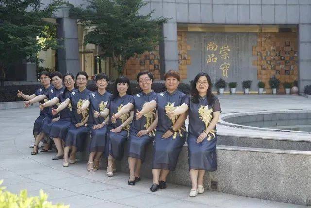 景芳中学考点景芳中学精心布置了考点,送出祝福:"学海无涯,人海茫茫