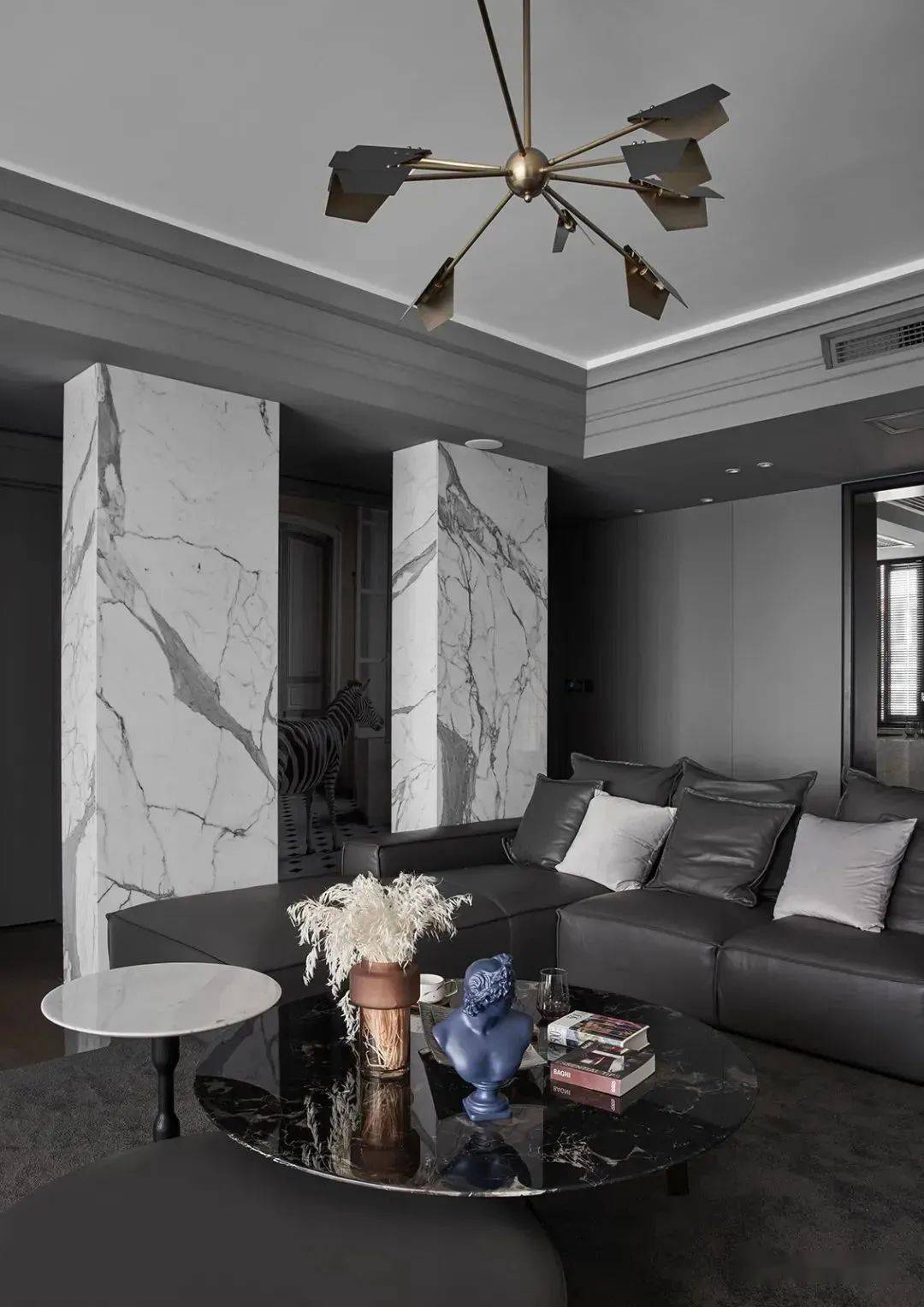 05/fathers day/邱德光设计 | 6米挑高鱼肚白背景墙气势恢弘旋转楼梯