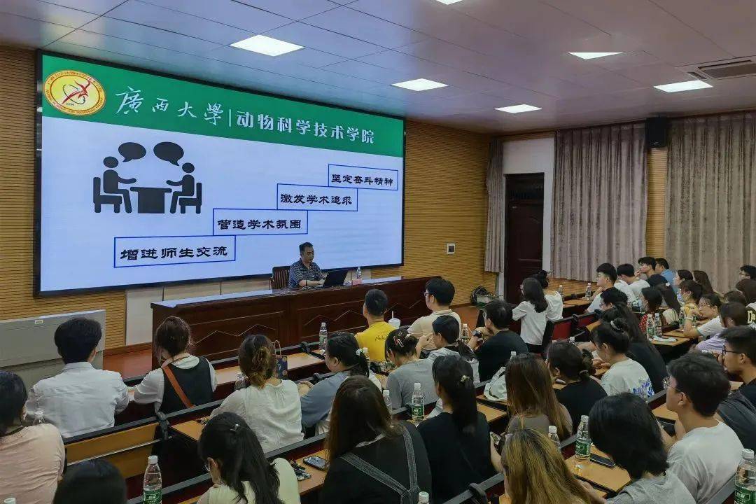 陆阳清老师对同学们所提出的"如何在为乡村振兴事业