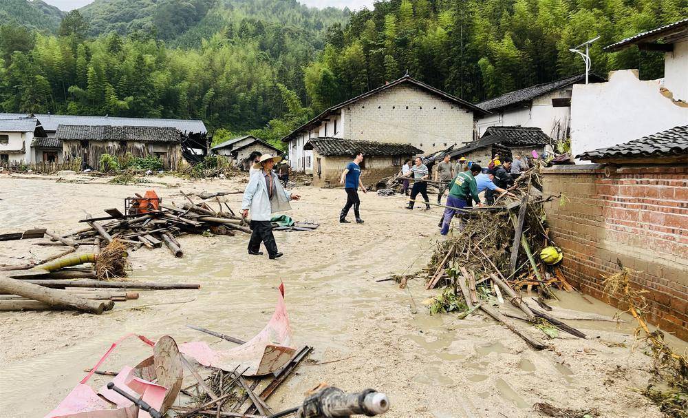 韶关仁化乡村多处内涝,已安全转移群众882人