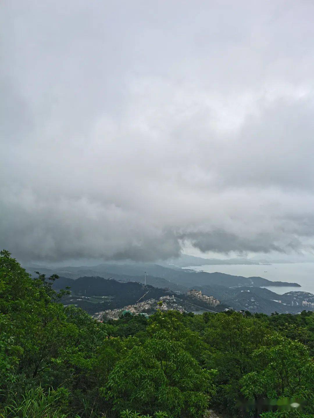 排牙山大筆架山群山蜿蜒起源於大鵬東部華僑城景區景觀豐富令我們如痴