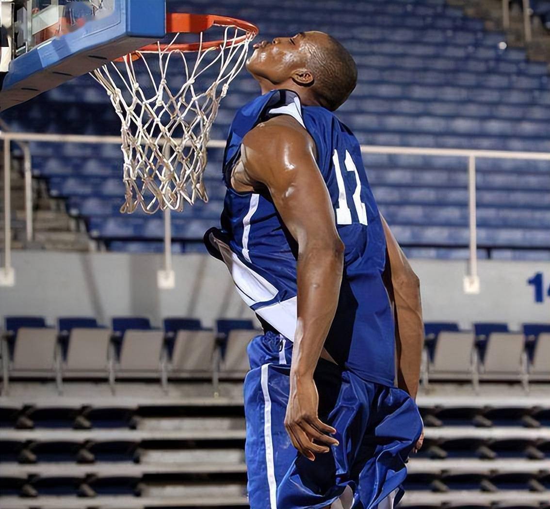 3连dpoy4届篮板王唯一单换詹皇的男人为何离开魔术就不行