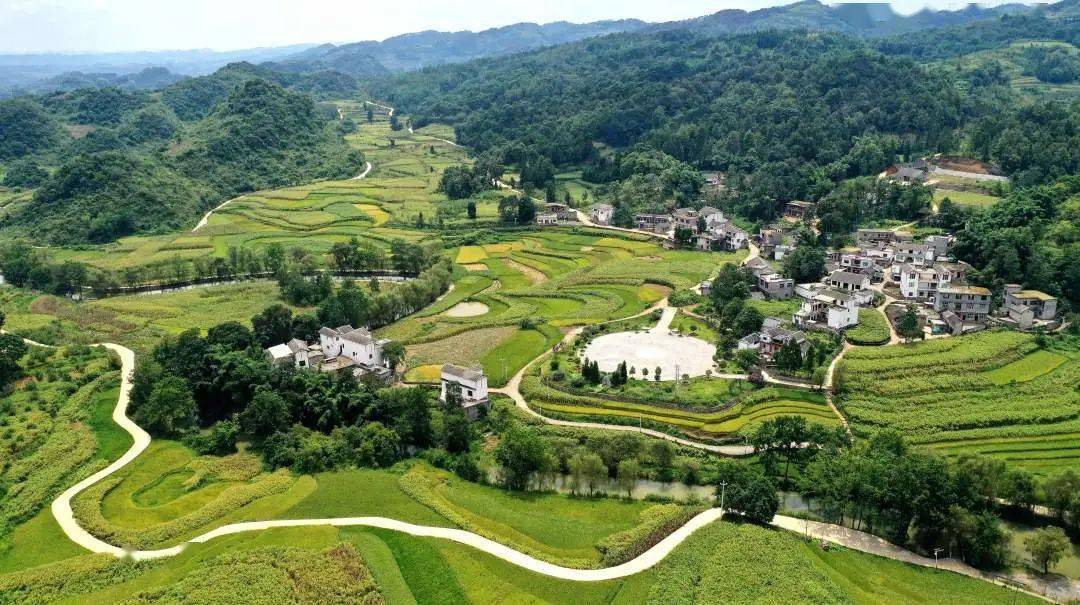 产业旺乡村新安龙县普坪镇香车河村农旅融合推进乡村振兴示范建设显