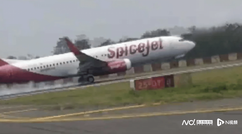 印度一波音客机空中起火降落画面曝光！航司称发动机被鸟撞击
