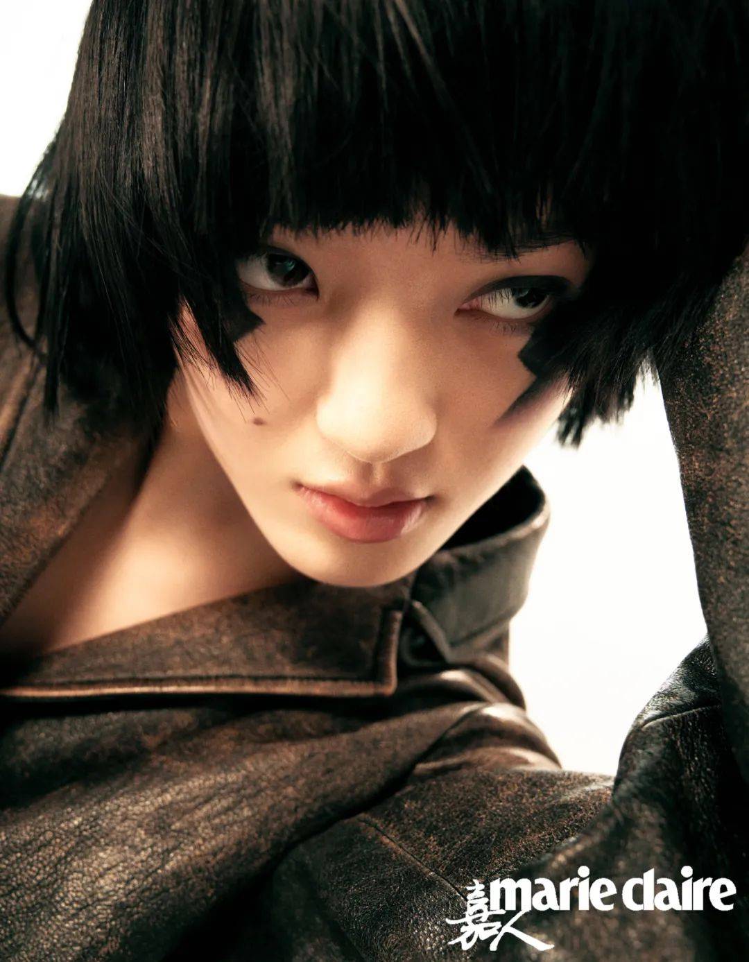 编辑/许琳摄影/裴瞳瞳模特/缪璐涵(1-off),王元