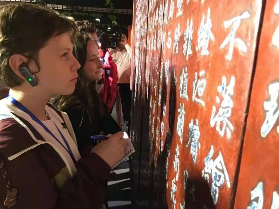 红色历史文化教育基地依托力明艺术宫内馆藏的20余万件中国红色