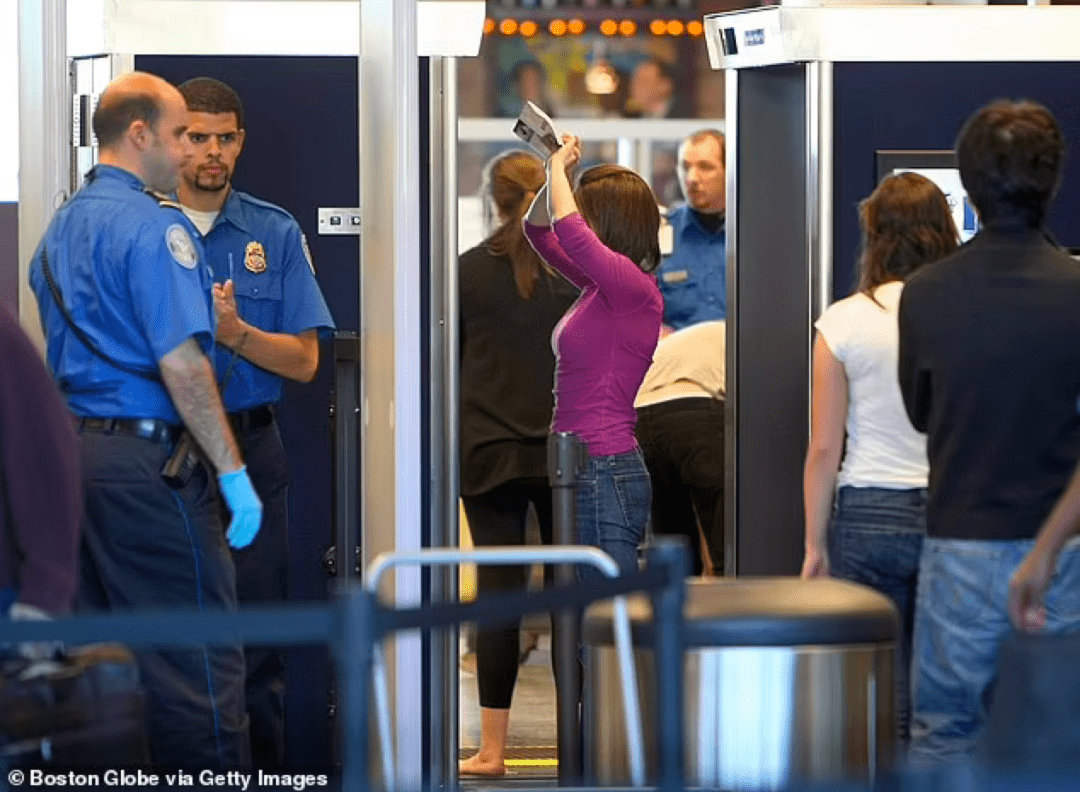 脱掉外套扫描内衣澳洲多地机场安检令女性感到不适