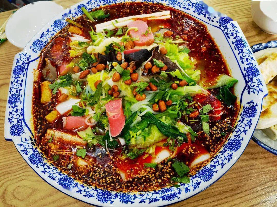 吴忠麻辣烫每家都各有特色,随便进去一家店,都不会让你失望,强烈建议