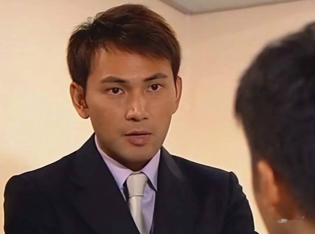 郭可盈女儿晒父女合影被林文龙亲吻很温馨12岁高颜值太像妈