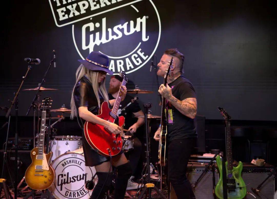 orianthi携乐队登台演出乡村乐唱作人,cma艺术家tieramatt heafy特别