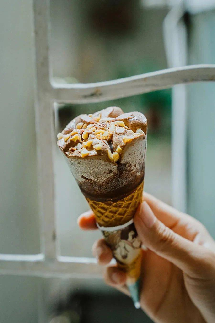 还有可以用小木勺慢慢挖着吃的莲花杯,爸妈最爱的红绿豆批,停产的蛋奶