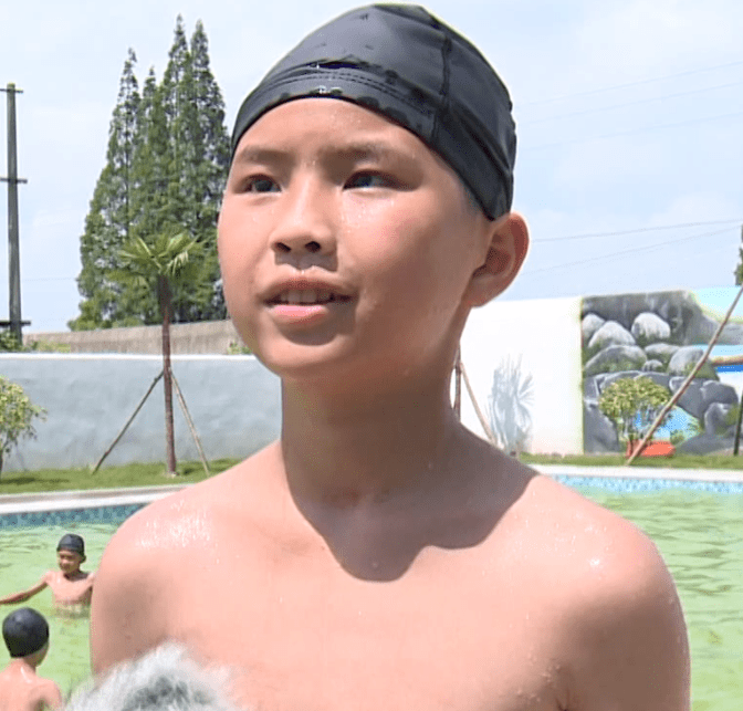 投入使用监利这所农村小学有了游泳池