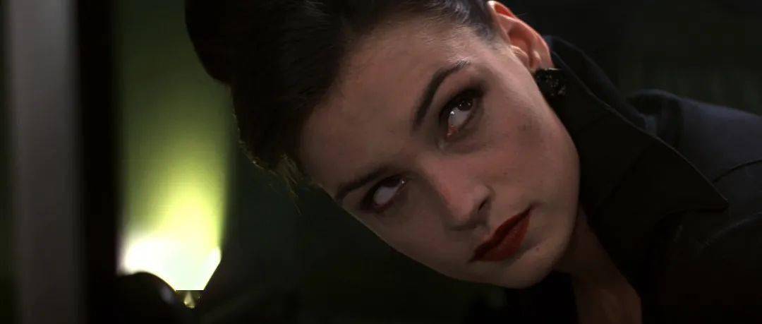 007系列中最狂野妖冶放荡的邦女郎邦德差点死于这个女反派之手