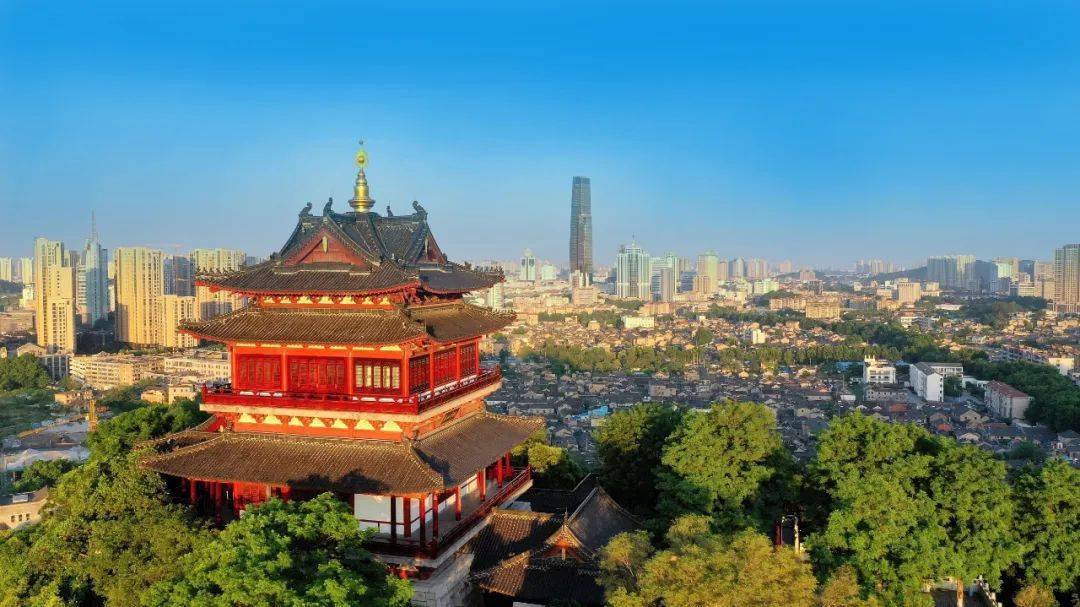 镇江苏宁广场六周年推动城市商业的升级与繁华