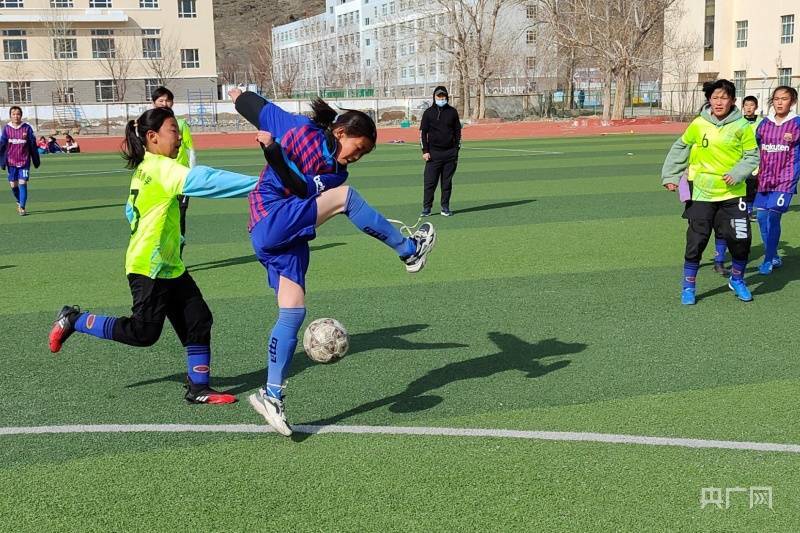 校園足球初中女子賽(央廣網發 石磊 攝)校園足球小學男子賽(央廣網發