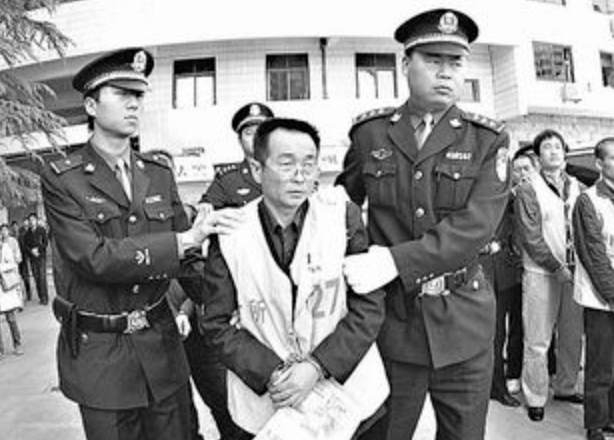 在登封市任职3年,据不完全统计,任长霞带领登封市公安局先后破获了