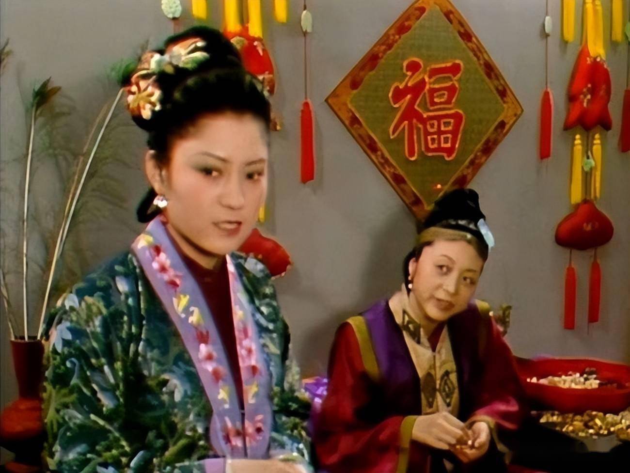 《红楼梦》|不要把晴雯和赵姨娘比,她不配_宝玉_贾环_王熙凤