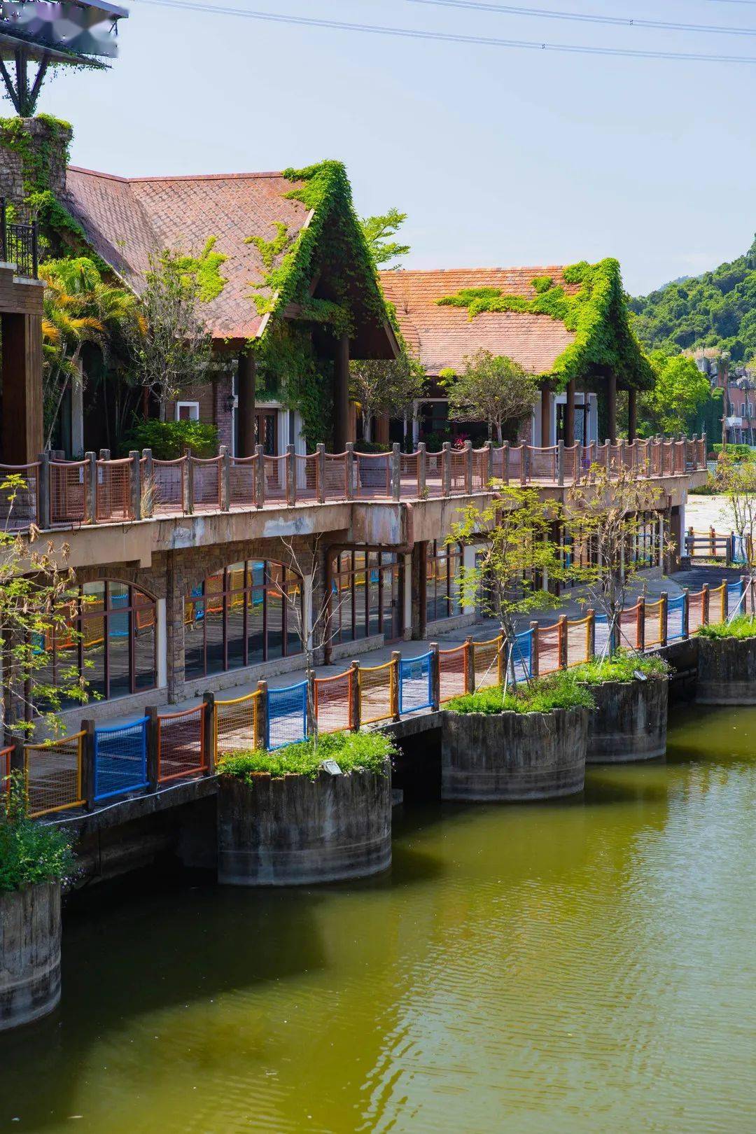 颜值暴击这个极具异域风情的小镇满足你的出国愿望