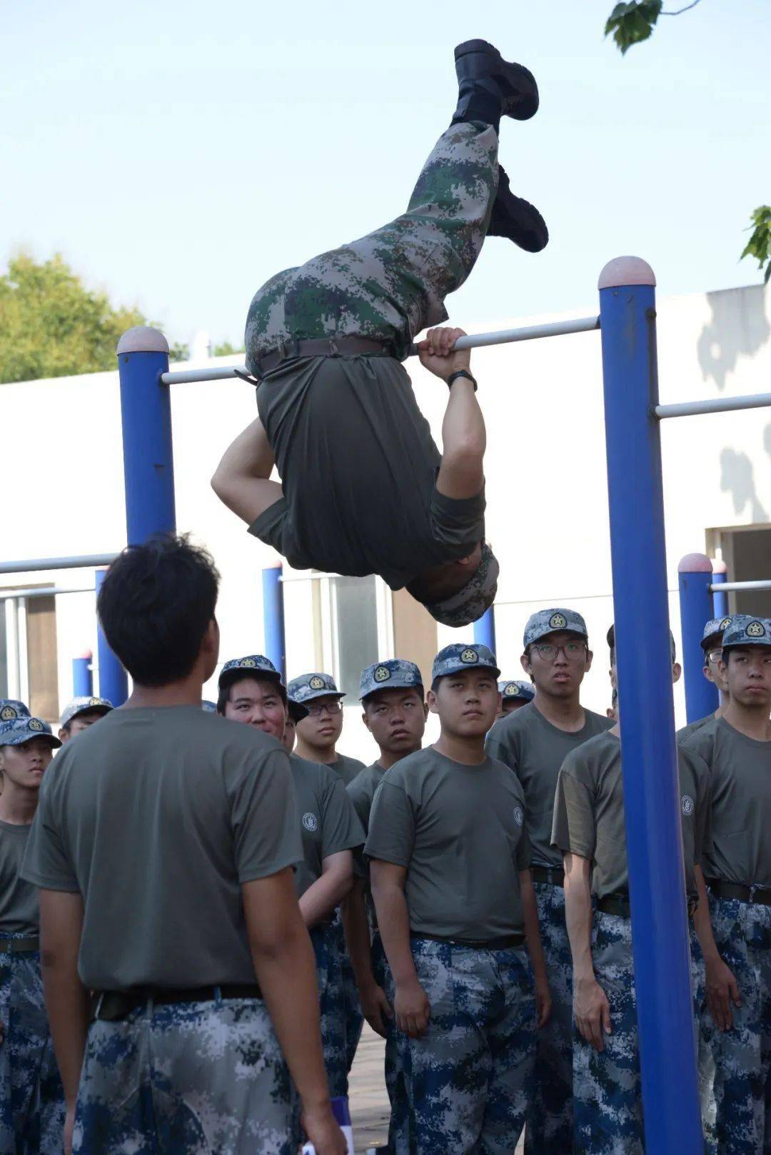 军训季 | 青春英姿,铸就铁血军魂_训练_进行_军姿
