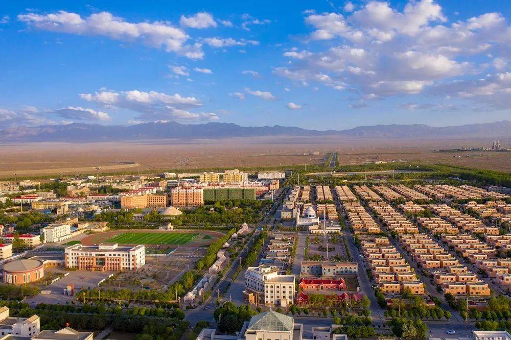 酒泉阿克塞城市风光无限好