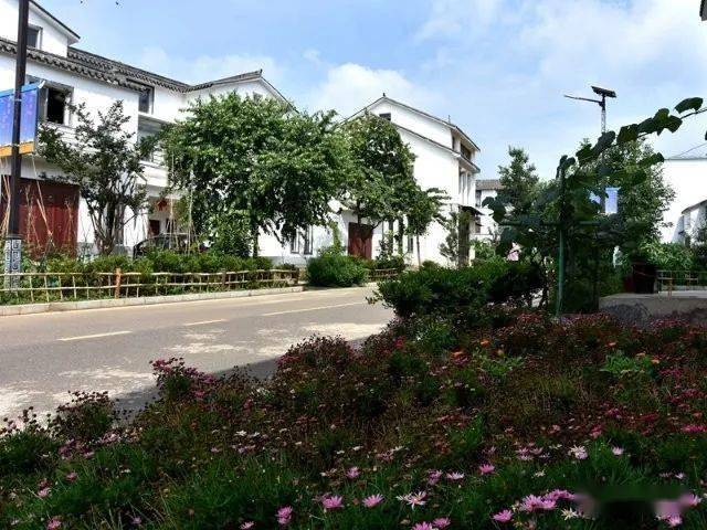 牢记嘱托永丰镇元龙社区村美人和谐景美产业旺