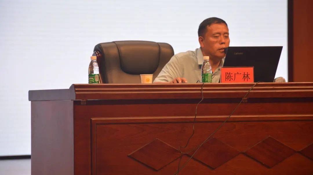 教育集团教科所所长李庆久一行表示热烈欢迎,就协同教研的背景做简介