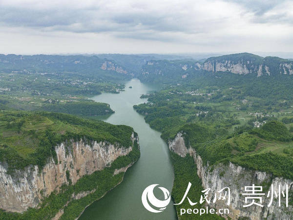 看中国·千家万户的事 贵州化屋村：黔山秀水好风光 乡村振兴路更广