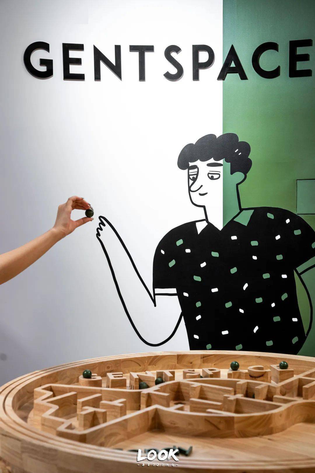 性别的人群时刻保持着好奇心,认同自我十分重要就像店内随处的糖宝