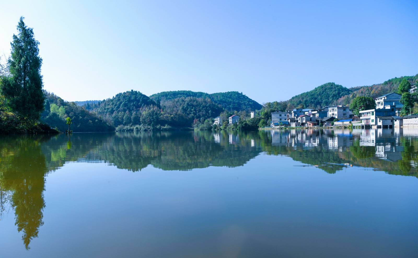 岑巩:青山绿水美如画_水库_坪村_吴春橙