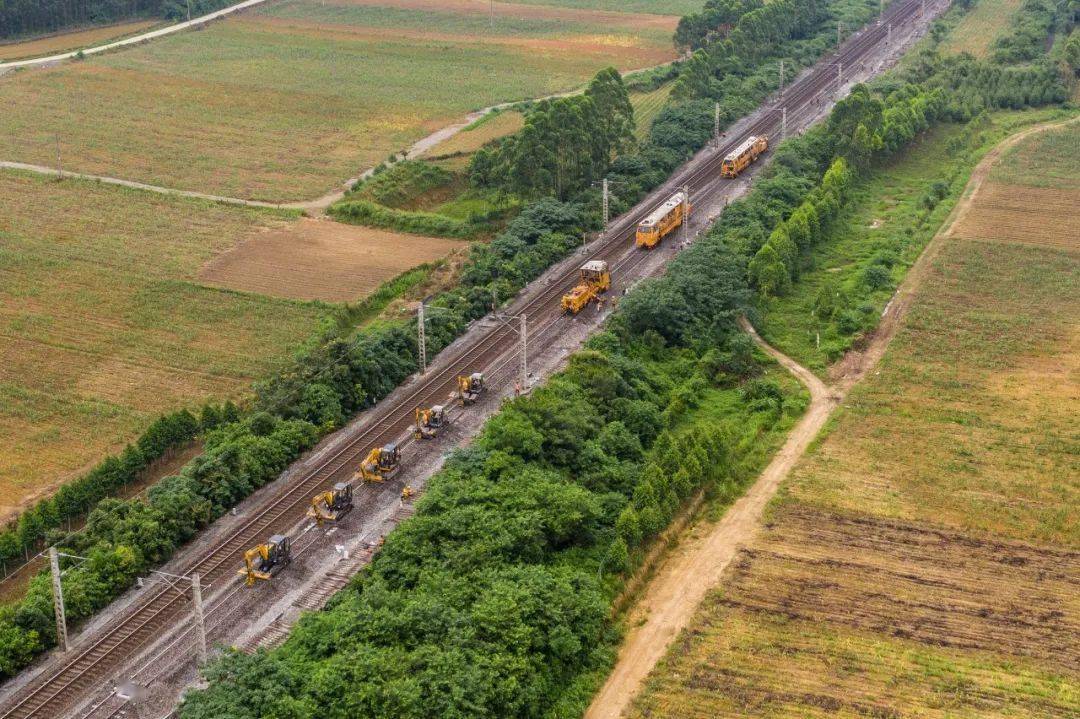 这条云端铁路大升级,运输能力更强劲!_施工_设备_轨枕
