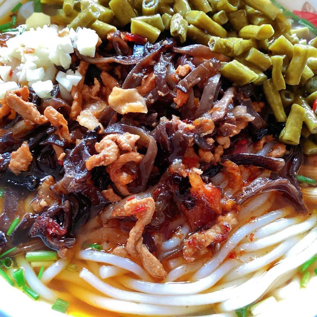 湘西人一天的元气从嗦碗木耳肉丝粉开始