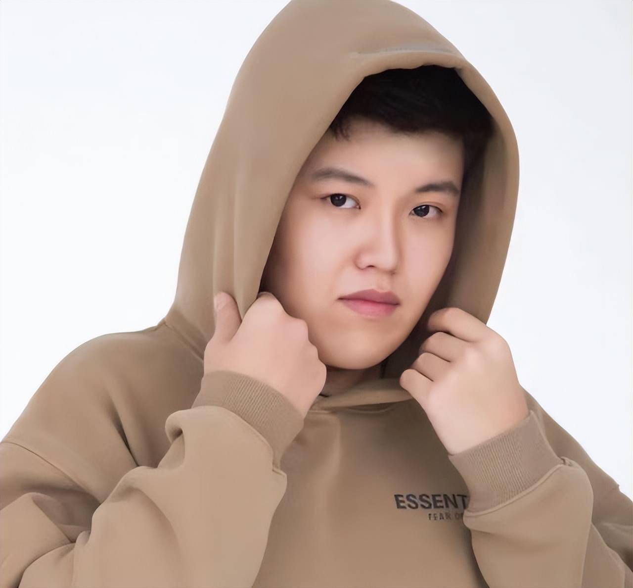 "臀神"宋昱欣直播首秀,与冬尔跨圈联动!