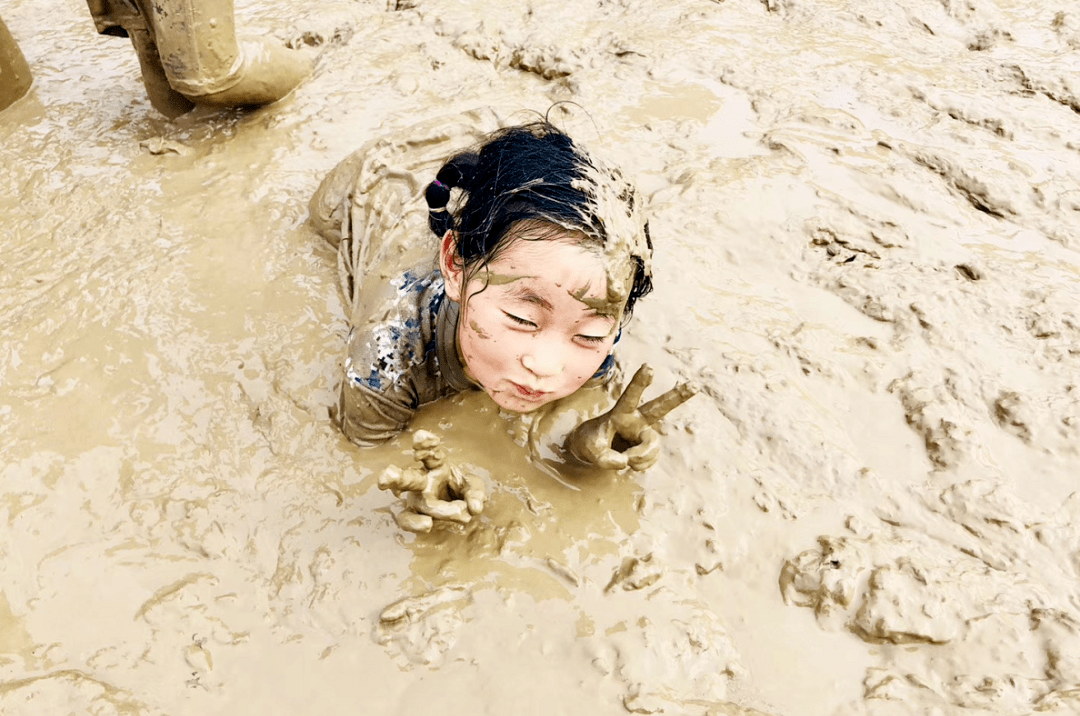 贝壳头踩泥浆图片