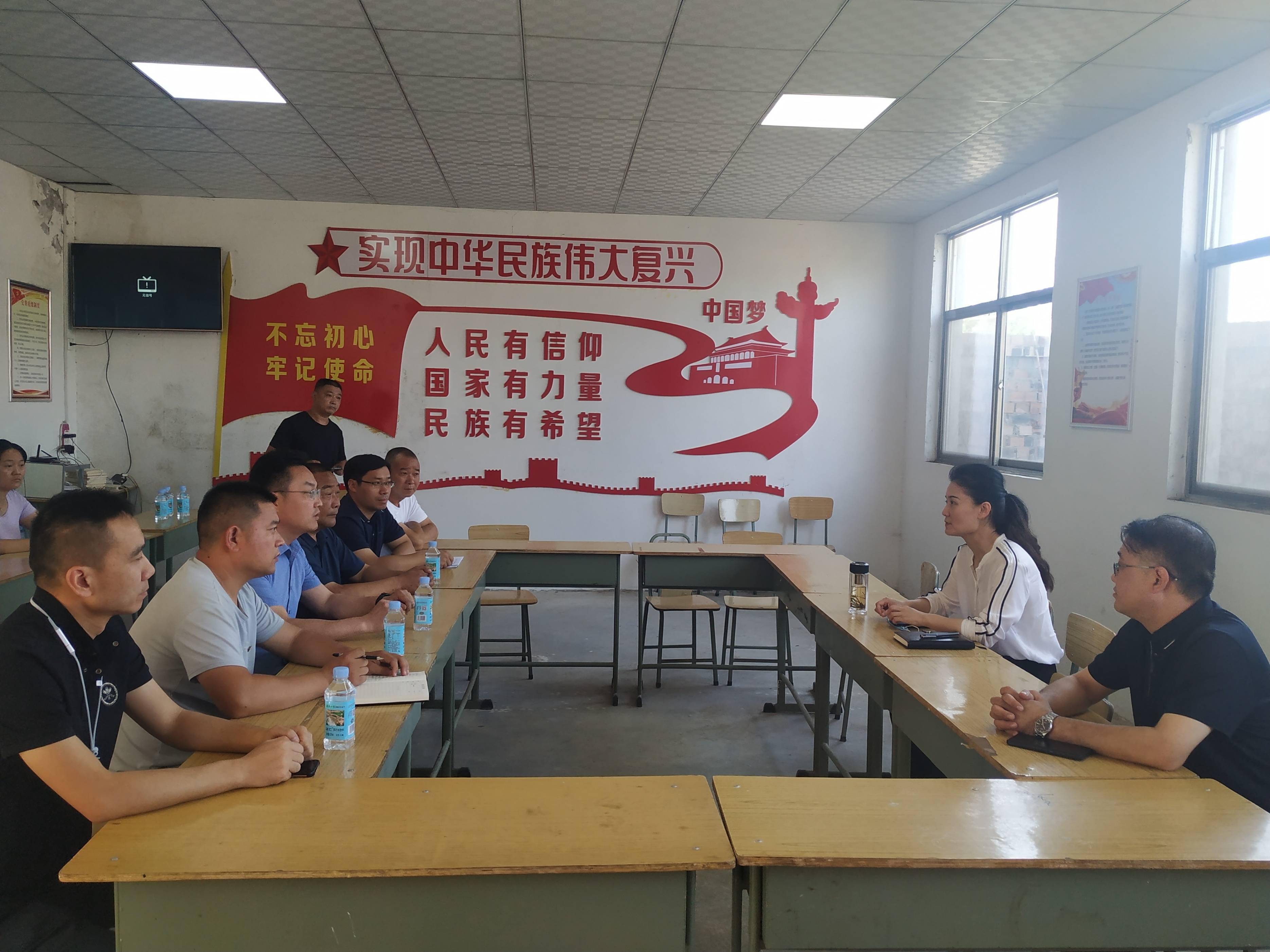 荥阳市副市长王珂到王村镇慰问困难党员调研指导五星支部