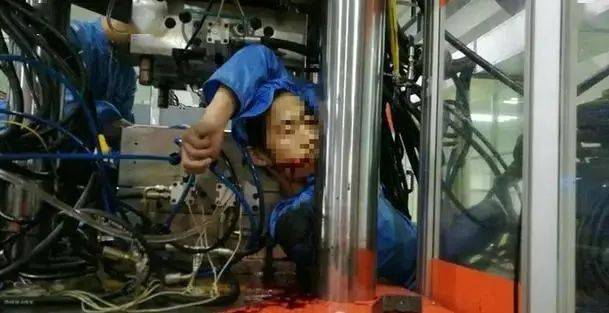 深圳一注塑工操作机器时意外身亡安全警示
