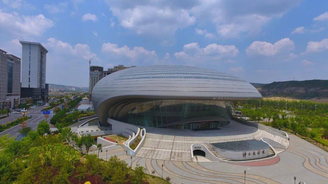 活动内容:活动分三个阶段进行,第一阶段为神木市文旅产业表彰大会.