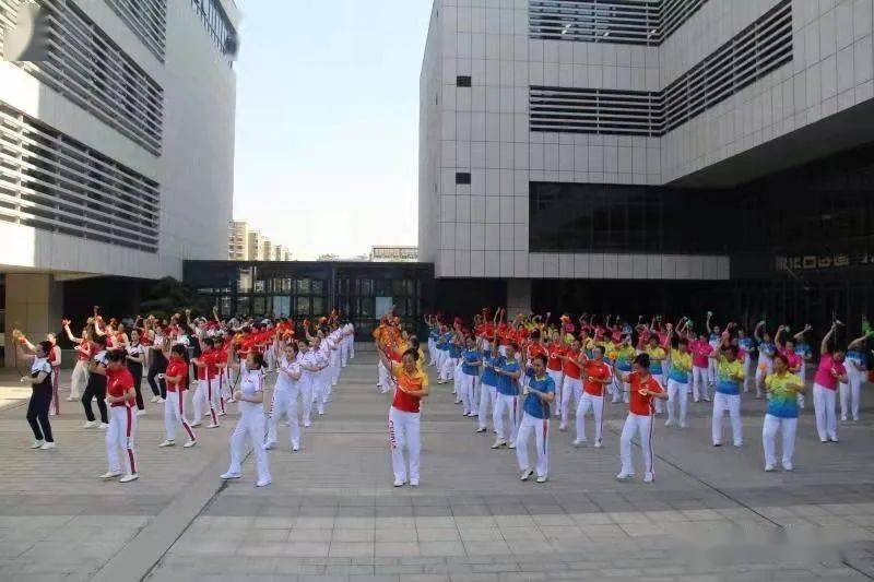 湯山街道女子健身球操隊代表江寧區老體協參加南京市老年人體育節暨第