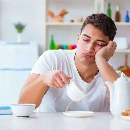 健康生活｜吃完饭就困，不是大脑供血不足！真正的答案竟然是……_人体_疾病_胆囊
