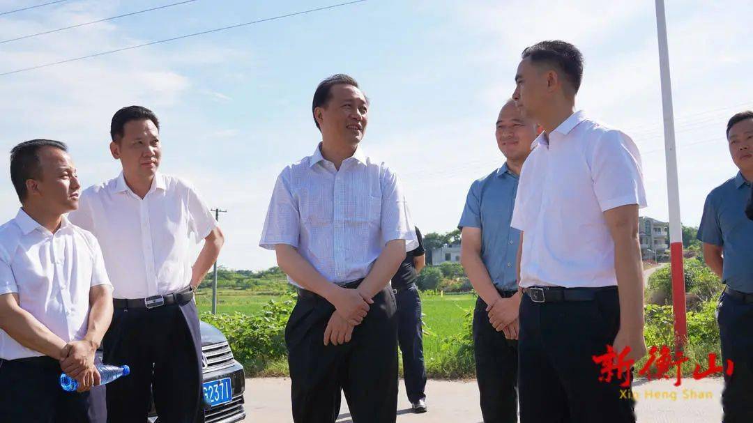 戴新贤在永和乡调研时强调:夯实基层基础,加强队伍建设,释放"小水果之