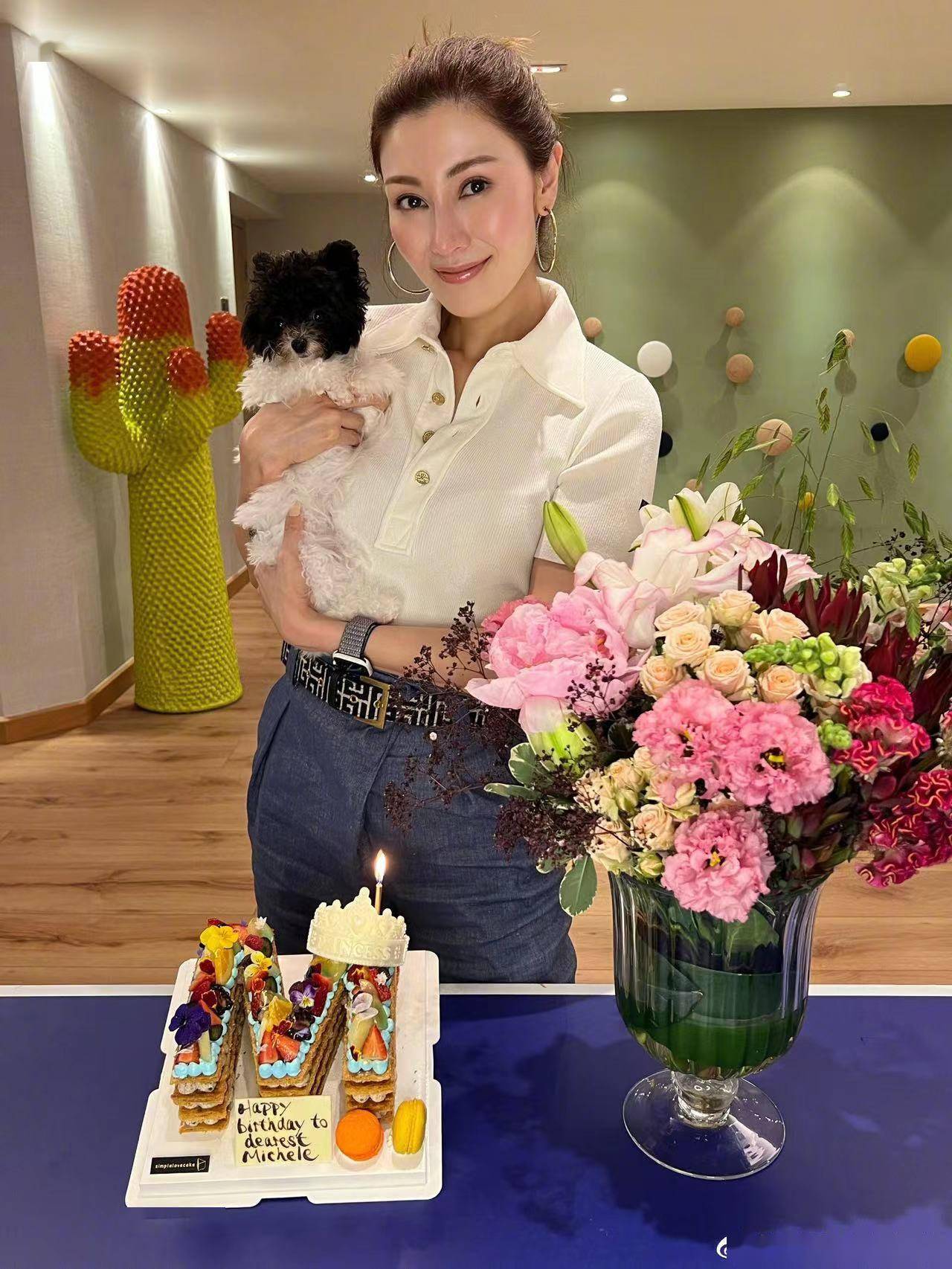 52岁李嘉欣罕晒泳装照傲人身材无赘肉网友看不出年过半百