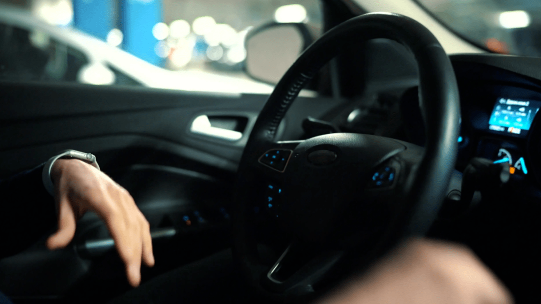 安阳清洁工躺车库通道午休一业主开车入库不慎将其碾压身亡