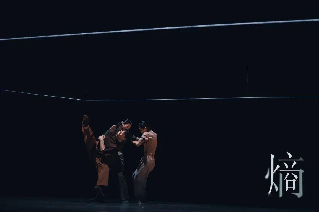 福利舞蹈风暴总冠军谢欣领衔尹昉回归之作当代舞熵以舞蹈力量运转无序