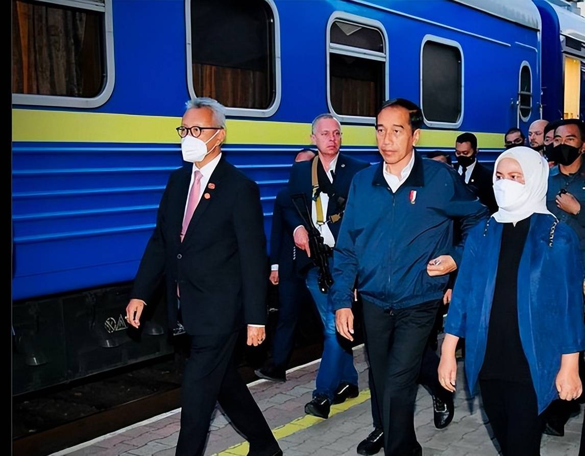 印尼总统佐科乘坐特别火车前往基辅
