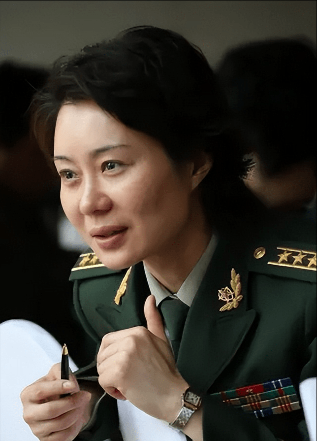 "最美"警花雷敏:瞒着家人当女警,22岁获毛里求斯总理高度评价